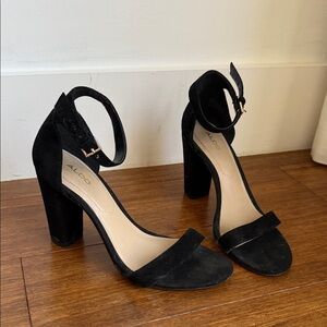 ALDO Black Ankle Strap Block Heel Sandals Size 6.5